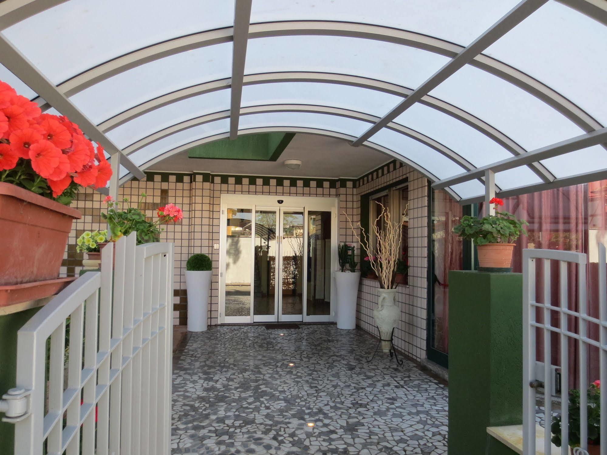 Hotel Etna - Nuova Gestione Romagnola All-Inclusive Spiaggia Parcheggio Riccione Exterior photo